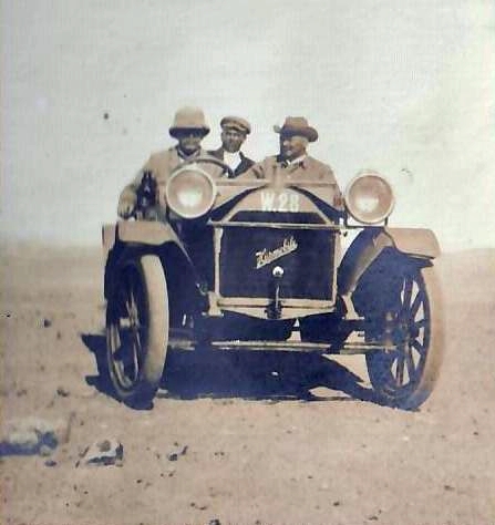 Fotos Redecker-Junker/W.Junker, rechts mit Hut.jpg